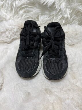 New Balance Kids Black Mesh & Suede Sneakers
